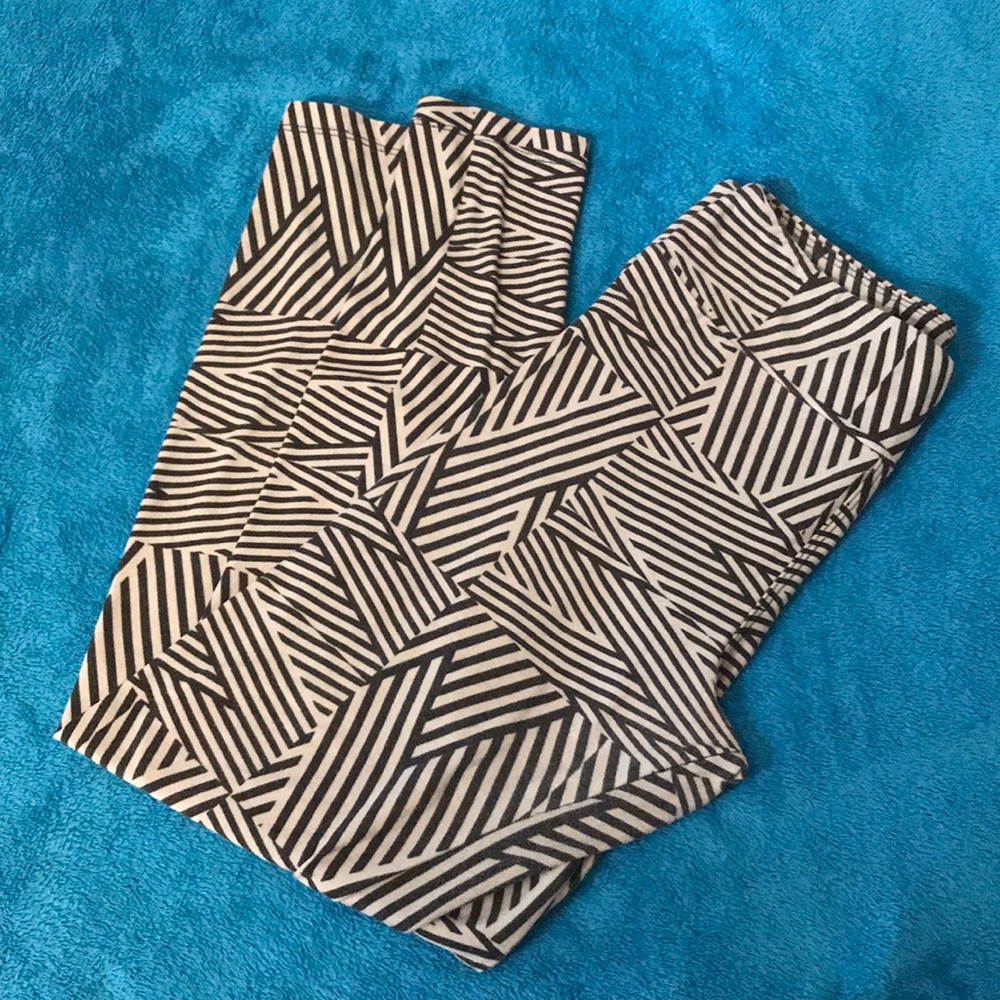 LuLaRoe black and gray leggings One Size